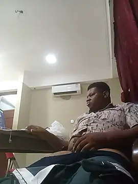 LovelyHughes online show from February 12, 11:00 pm