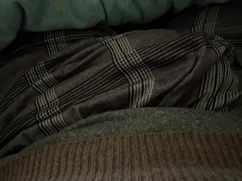 erdestruttor18 online show from February 4, 10:32 am