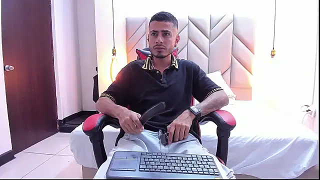 MatthewCullen online show from January 8, 10:15 pm