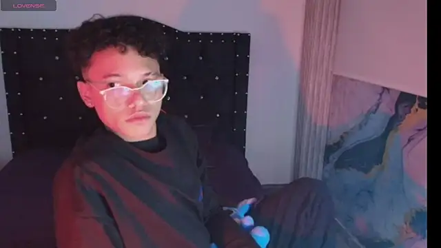 thian blakee online show from November 30, 5:31 am