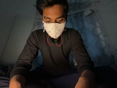 hunterboy2001 online show from December 19, 9:06 am