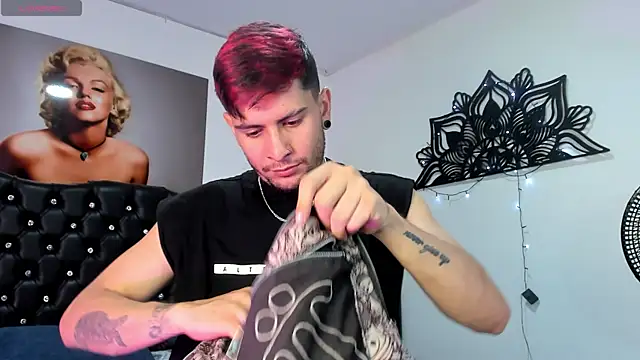 vaalentiino online show from January 10, 6:23 pm