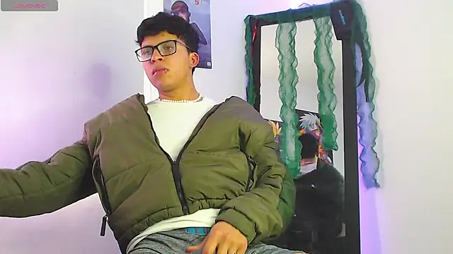 DerekMoon online show from January 6, 7:18 pm