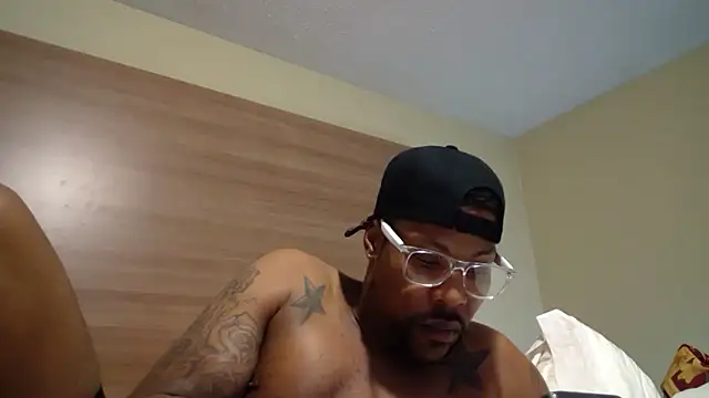 cosmiccloudpig online show from December 16, 6:20 am