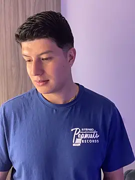 Goldenknight33 online show from December 20, 5:20 pm