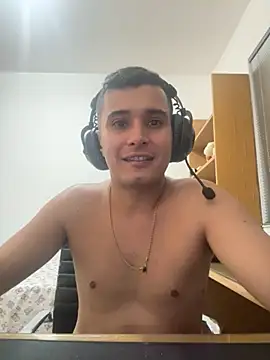 mineirinhobh93 online show from April 26, 2:20 am