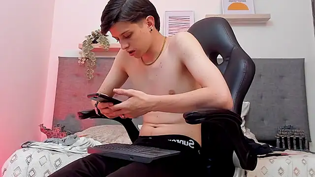 sebastamayo  online show from March 5, 8:10 am