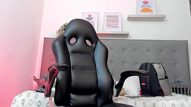 sebastamayo  online show from March 4, 8:10 am