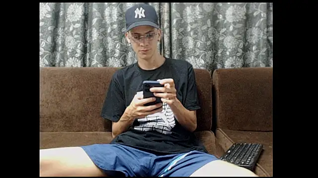 sam hotttt  online show from March 27, 3:54 am