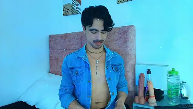 Ethan Briggs online show from January 14, 3:44 am