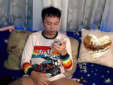 ur twinkKirk6969 online show from May 15, 7:44 pm