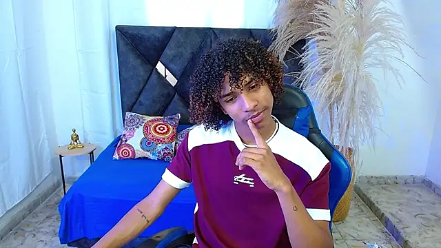 angelll18  online show from March 11, 9:11 pm