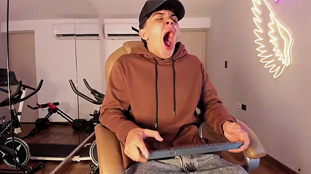  TaylorBlack online show from April 11, 11:25 am