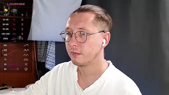 NakedIsaac online show from August 9, 10:15 pm