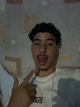 lzinho9153 online show from April 18, 2:13 am