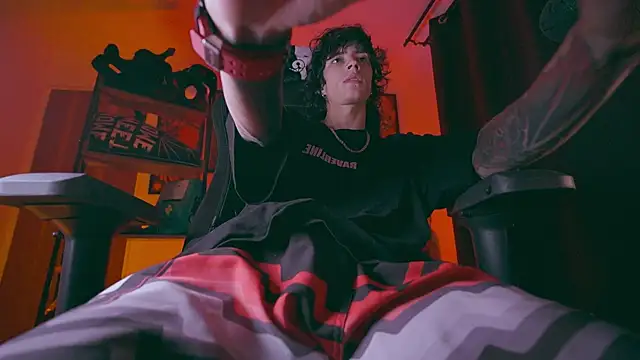 Olliver   y online show from April 12, 1:53 am