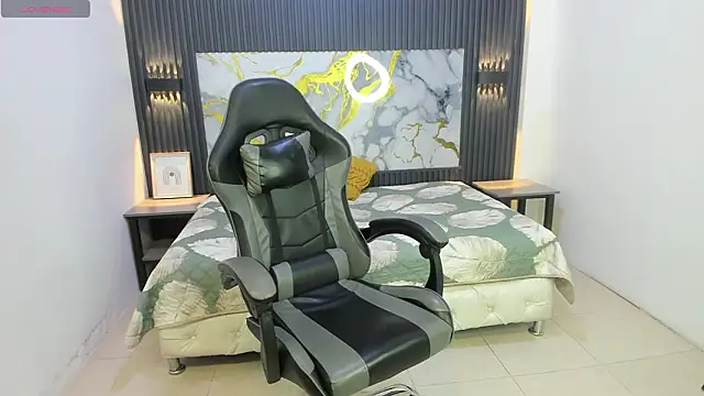 Dark Desiree18 online show from February 21, 1:45 pm