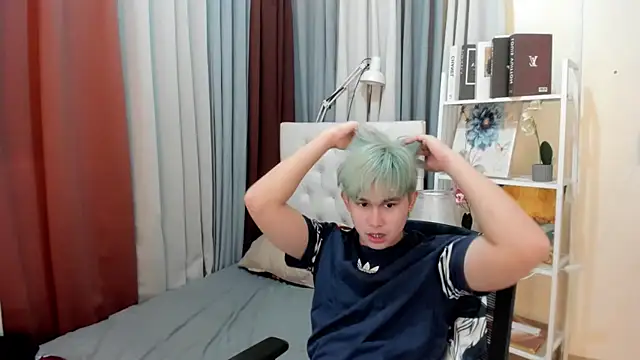 davincihugecock online show from April 10, 5:09 pm