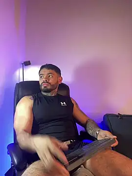 thiago ferrari  online show from March 21, 10:14 pm