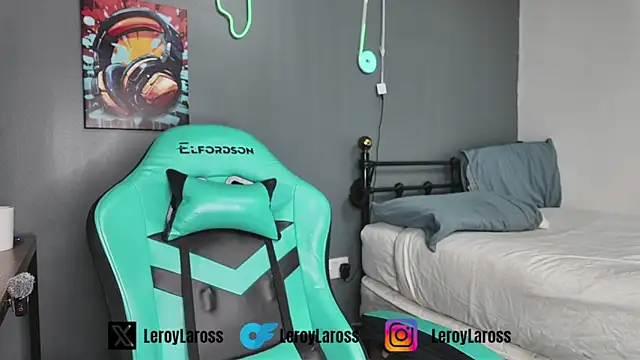 l-laross online show from May 16, 2:26 pm