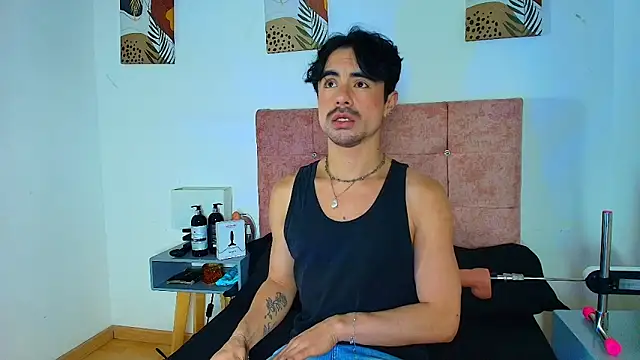 Ethan Briggs  online show from February 5, 3:35 am