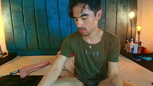 Ethan Briggs  online show from March 22, 3:33 am