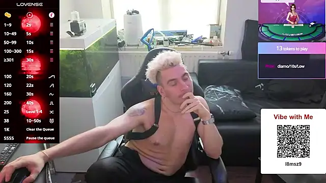 Rayzel White online show from May 20, 4:24 pm