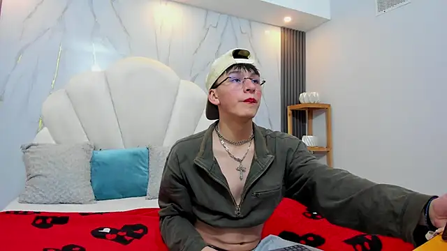 Alexander Collinss online show from February 19, 3:03 am