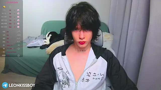 LeonBoykisser online show from March 30, 5:36 pm