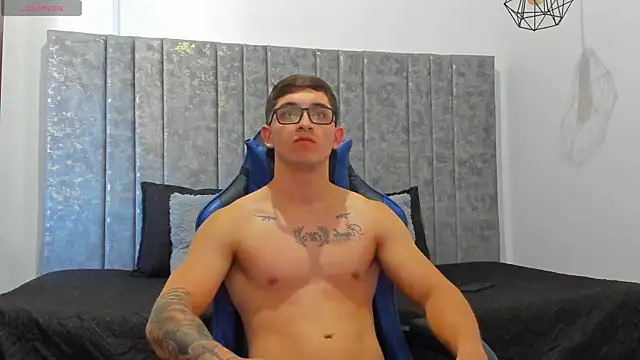 Calvin Hunter online show from April 12, 10:00 pm