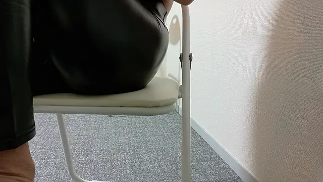 kyuleather online show from February 28, 1:10 pm