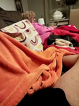 solsit1990 online show from April 8, 9:45 pm