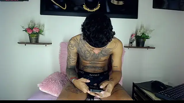 Tatoo Noah online show from February 18, 1:31 pm