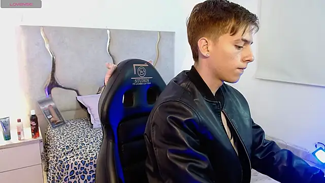 EVAN TAY online show from March 13, 3:25 am