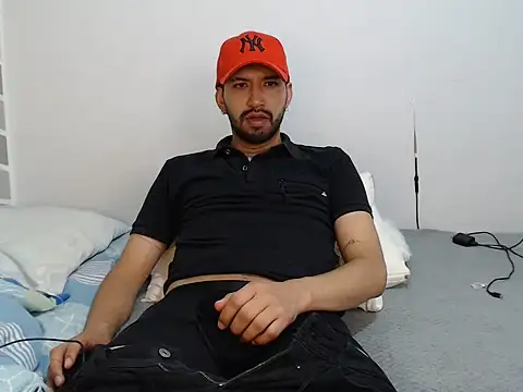 thomass1018 online show from June 13, 5:16 am