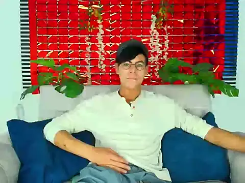 ThiiagoSaeenz online show from February 12, 6:14 pm