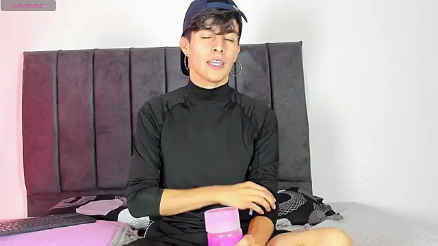 axxxel twink online show from April 16, 1:38 am