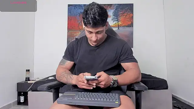 ryanwhite3 online show from April 1, 12:56 am