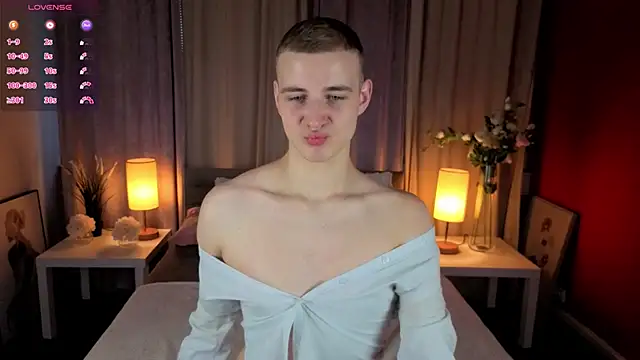 HereAlexColee online show from February 3, 2:22 pm