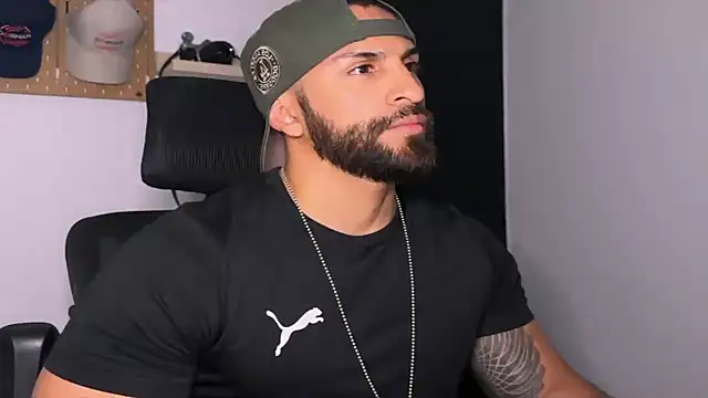 SamDornan51 online show from March 15, 5:15 am