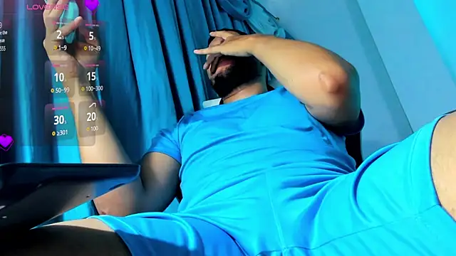 Hot Latinoboy  online show from July 14, 8:37 pm