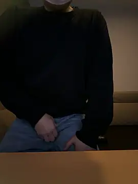 yuuuuusuke00 online show from February 2, 1:04 am