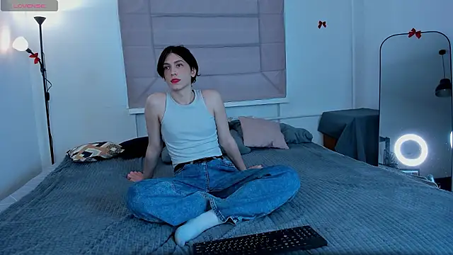 TwinkleSnip online show from February 5, 1:40 pm