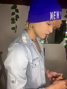 Snapshot of lucke_collins22 chatting on February 12, 7:03 am lucke collins22 online show from February 12, 7:03 am