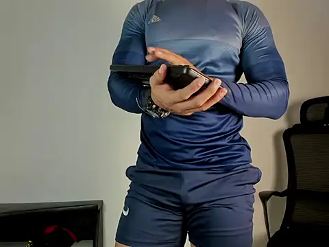 CRISTHIAN WOLF1 online show from February 15, 10:07 pm