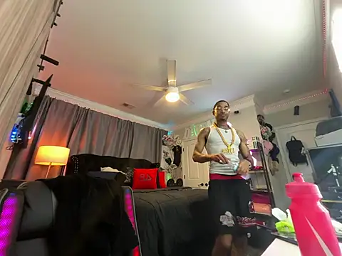StillArQuez online show from July 5, 8:05 pm