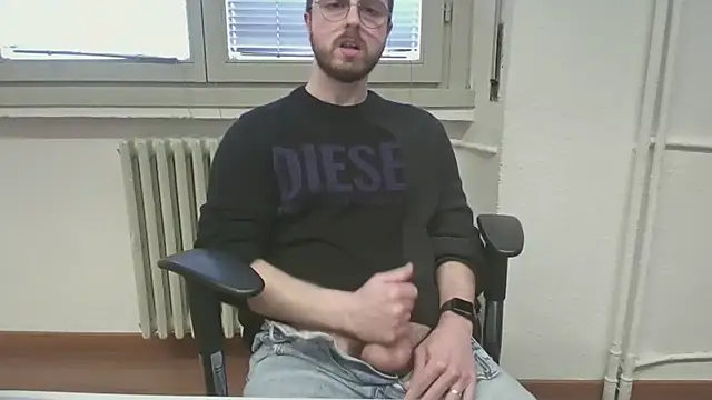 ItalianAlex online show from February 26, 2:51 pm