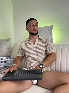 valenssio moretti online show from July 15, 2:07 am