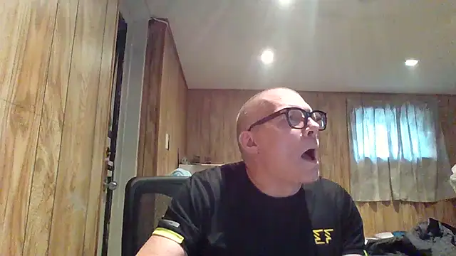 Snapshot of melvinsnow chatting on October 22, 5:05 pm melvinsnow online show from October 22, 5:05 pm