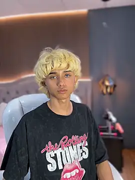 Noa 03 online show from March 4, 2:46 pm